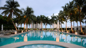 Live the Miami Experience in an Exclusive Condo 4S